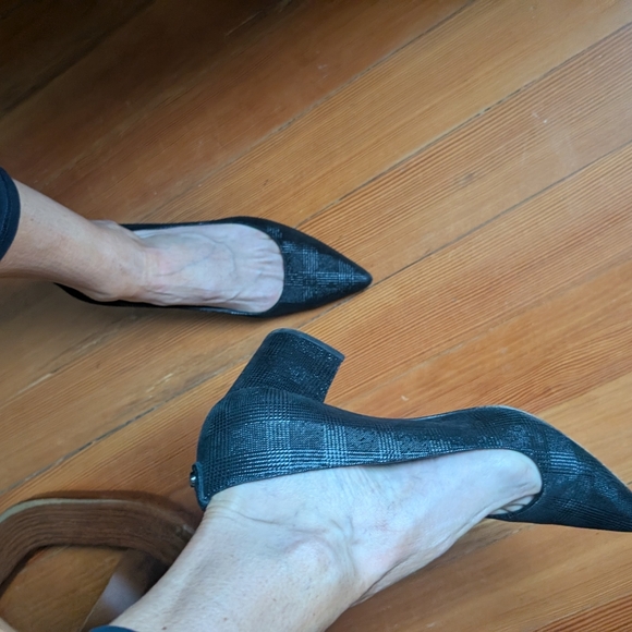 Stuart Weitzman Block Heel Pump, Size 9 - Picture 10 of 13